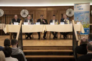 Präsentation der Bürgermeisterkandidaten Gemeinde Altfraunhofen - BDS Kleines Vilstal © Foto peppUP.de