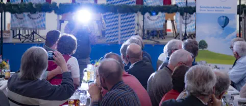 Auch die Presse (hier Landshuter Zeitung) durfte nicht fehlen