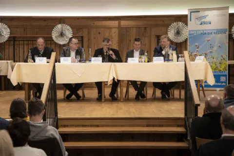 Präsentation der Bürgermeisterkandidaten Gemeinde Altfraunhofen - BDS Kleines Vilstal © Foto peppUP.de