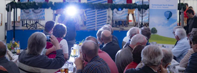 Auch die Presse (hier Landshuter Zeitung) durfte nicht fehlen