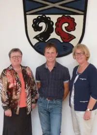 Bürgermeisterinnen Hausberger und Rottenwallner mit Hans Ostermaier